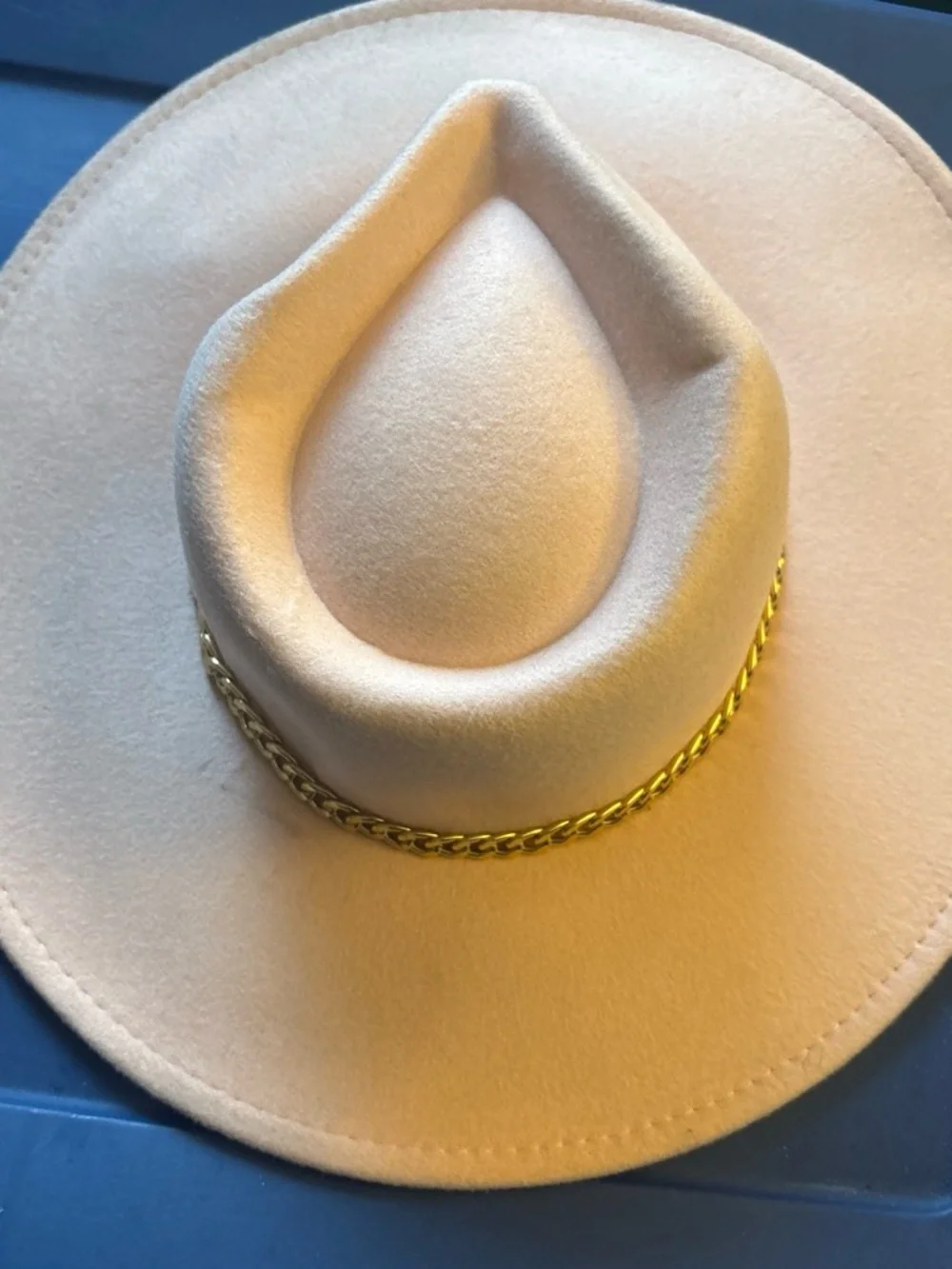 Stylish Cream Wide-Brim Fedora with Gold Chain Trim